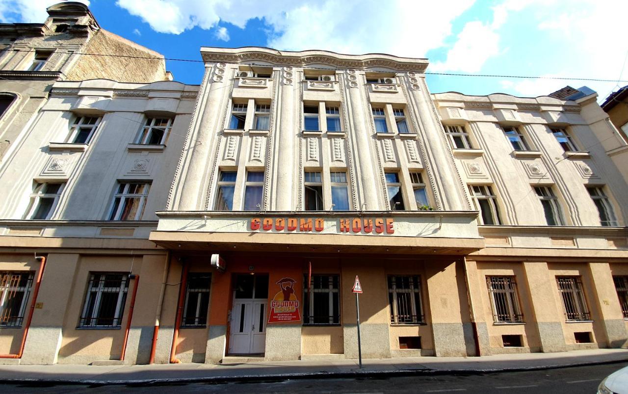 Хостел Goodmo House *