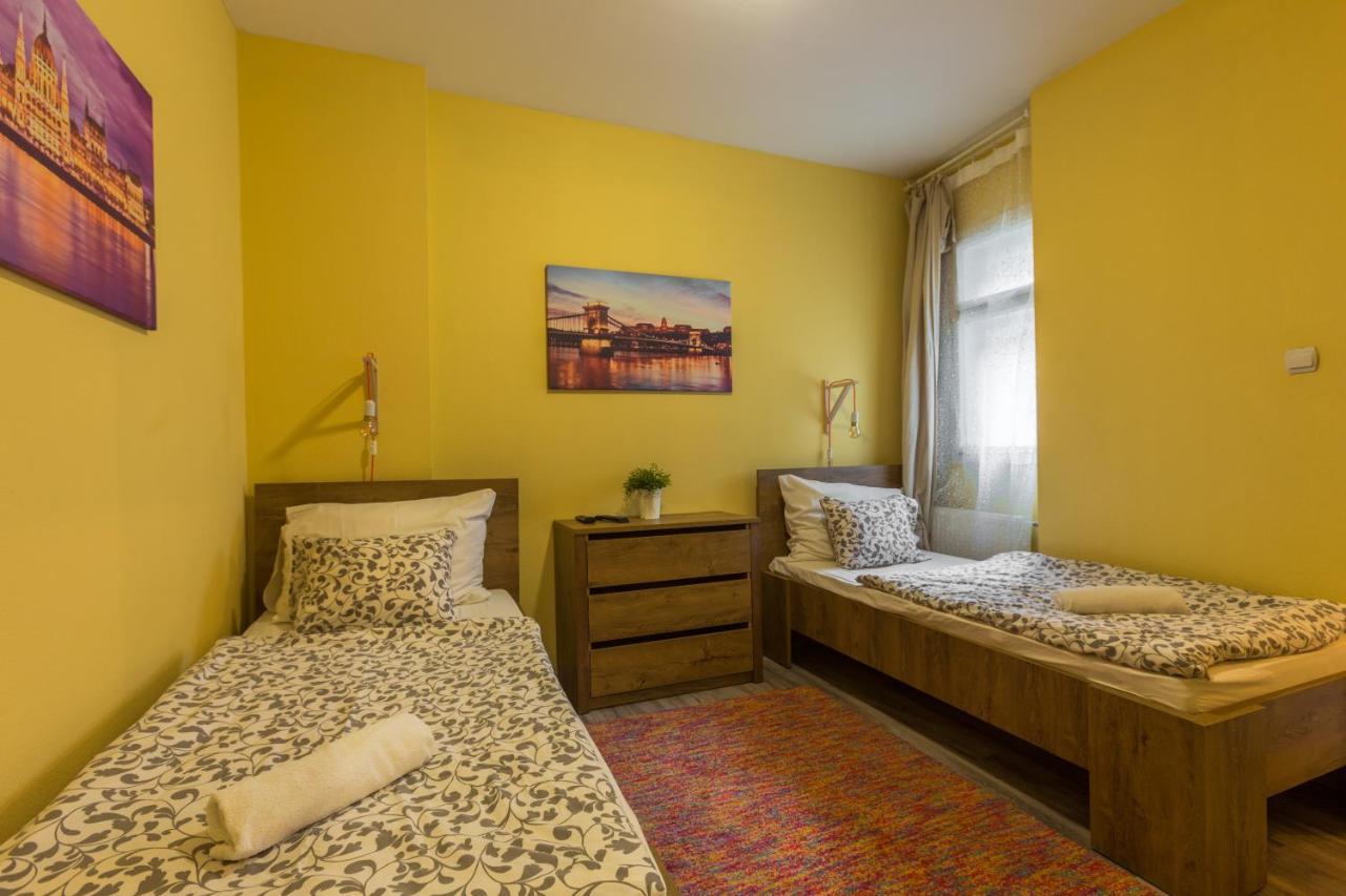 Хостел Goodmo House *